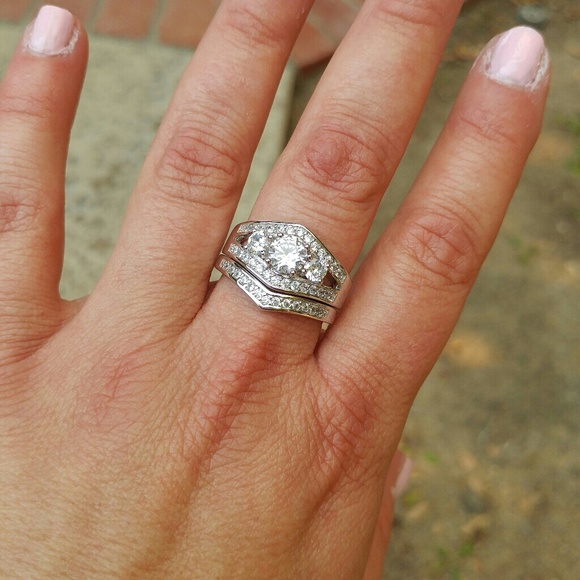 NOT FOR SALE. GIFTED **5⭐ Rated** WEDDING RING SET - Picture 5 of 7